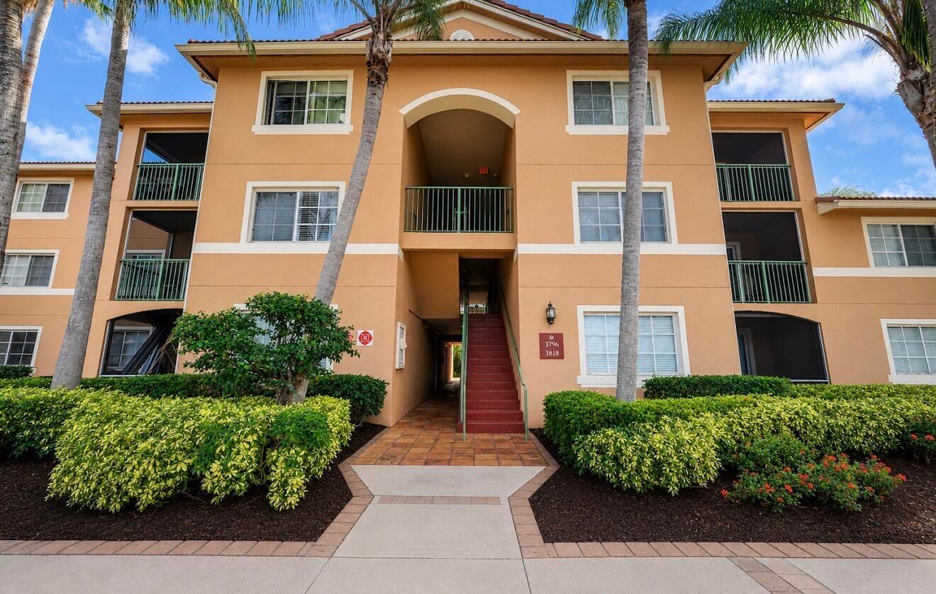 3817 NW Mediterranean Lane 303, Jensen Beach, FL 34957 photo 3