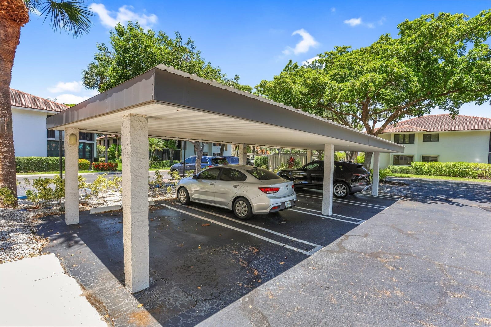 60 Pelican Pointe Drive 201, Delray Beach, FL 33483 photo 2