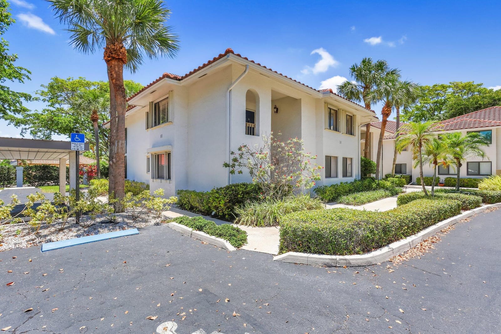 60 Pelican Pointe Drive 201, Delray Beach, FL 33483 photo 4