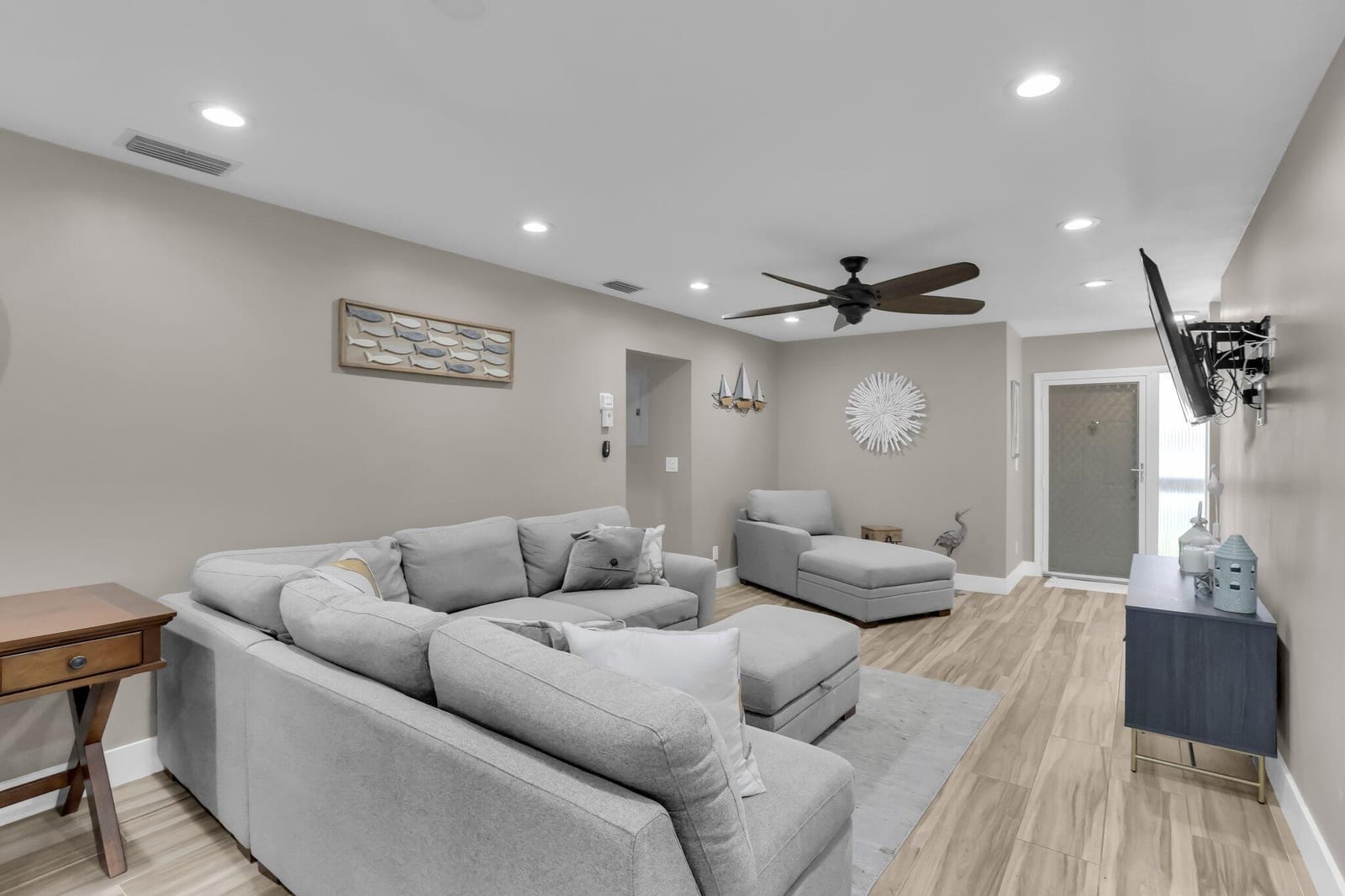 60 Pelican Pointe Drive 201, Delray Beach, FL 33483 photo 8