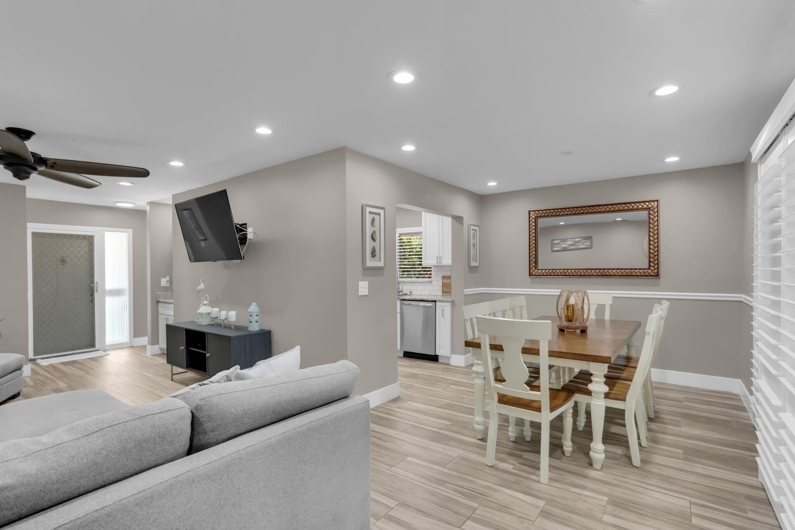 60 Pelican Pointe Drive 201, Delray Beach, FL 33483 photo 9