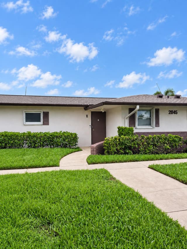 2845 CROSLEY Drive E E, West Palm Beach, FL 33415