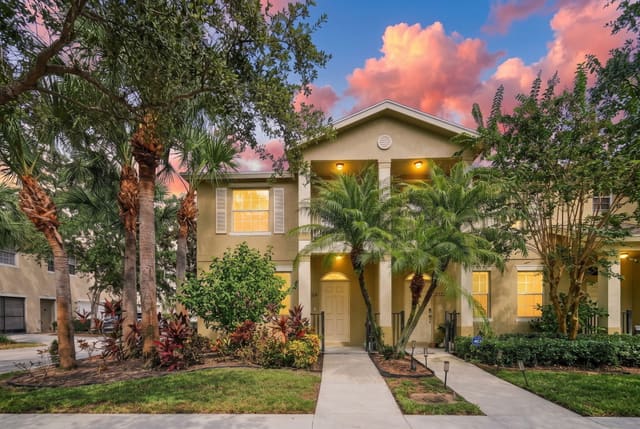 2124 SE Grand Drive, Port St. Lucie, FL 34952