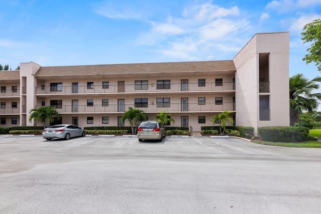 10442 Sunrise Lakes Boulevard 212, Sunrise, FL 33322