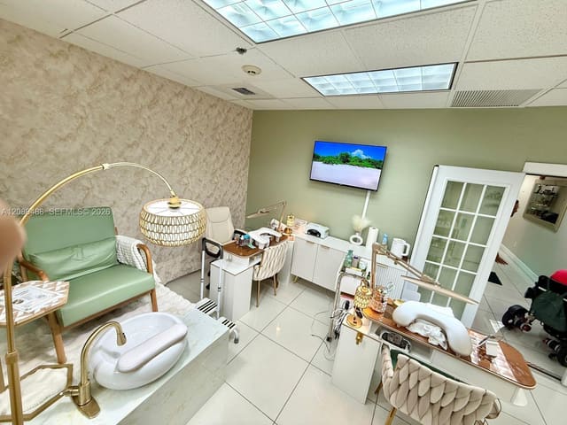 Salon Sale Suite for, Deerfield Beach, FL 33441