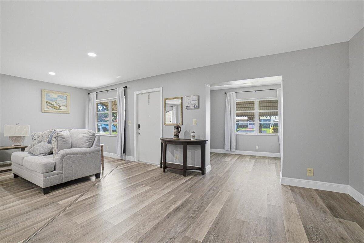 6069 LA PALMA Lane — photo 12
