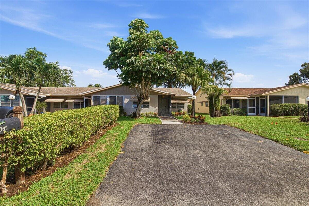 6069 LA PALMA Lane — photo 4