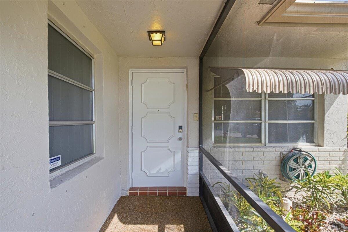 6069 LA PALMA Lane — photo 5