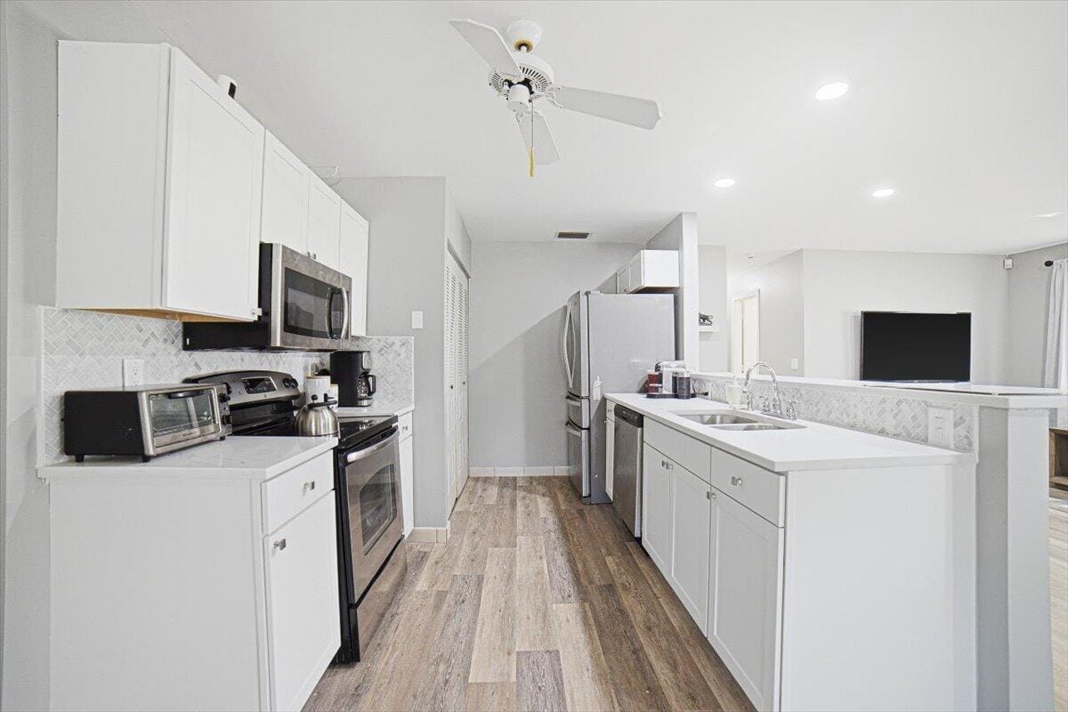 6069 LA PALMA Lane — photo 7