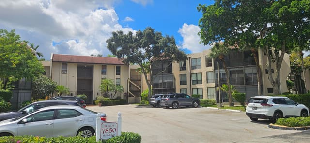 7850 W MCNAB Road 104, Tamarac, FL 33321