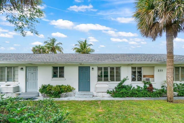211 Sunrise Avenue 4, Lantana, FL 33462