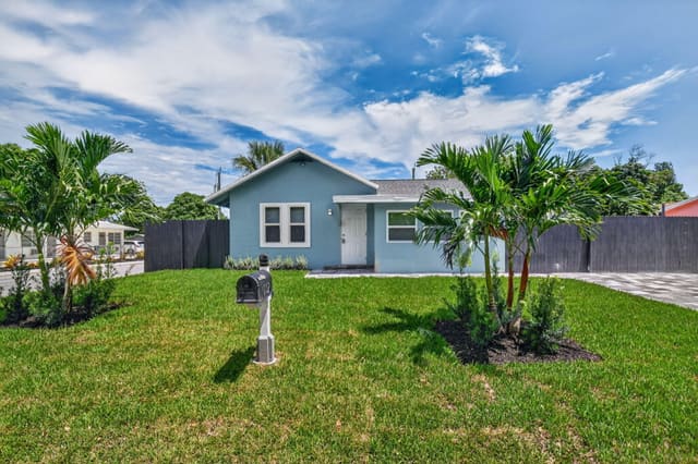1002 S B Street, Lake Worth Beach, FL 33460