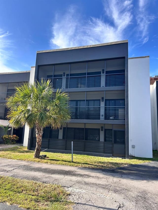4060 N Hills Drive 39, Hollywood, FL 33021