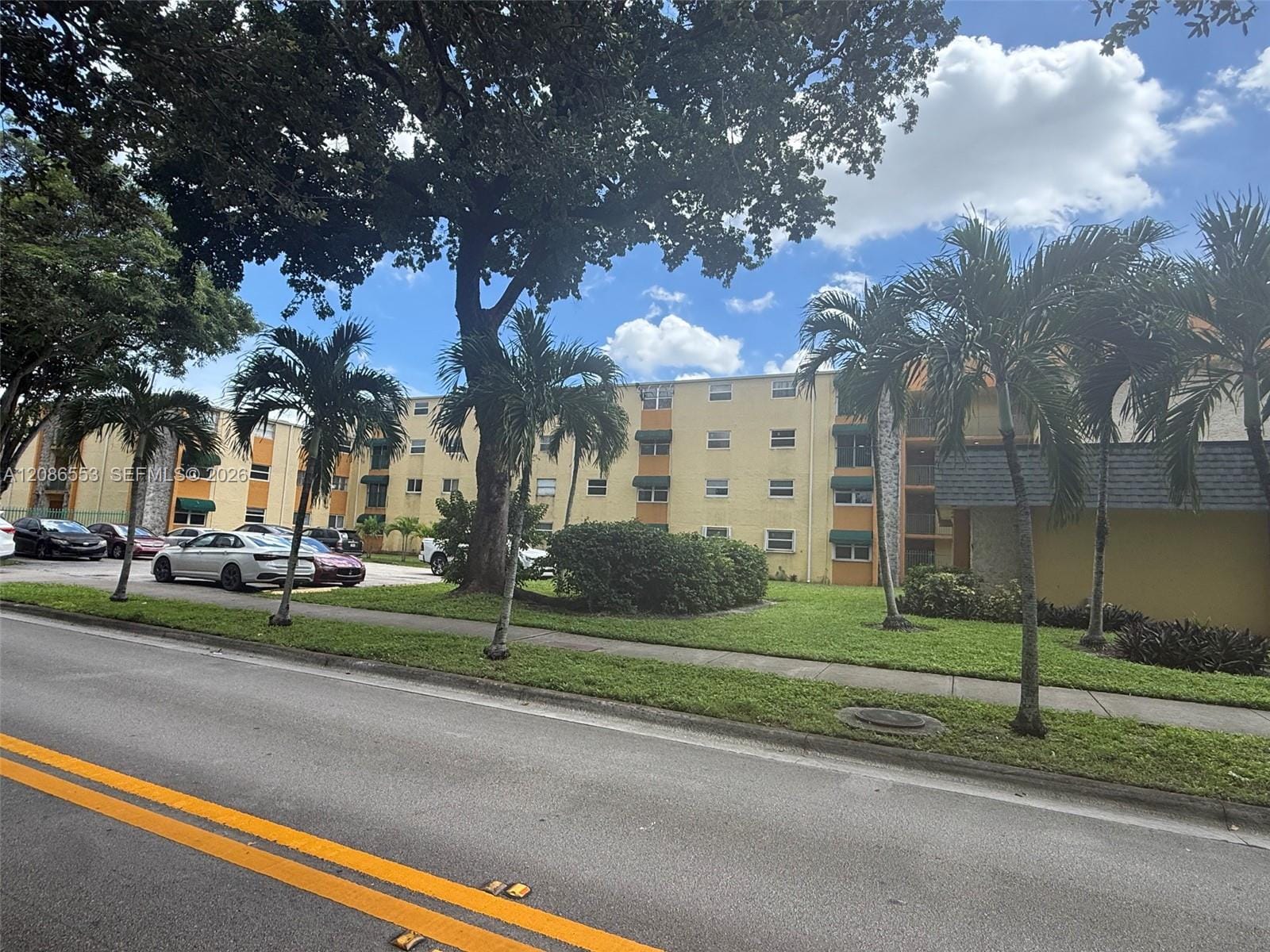 606 W 81st Street 405, Hialeah, FL 33014 photo 2