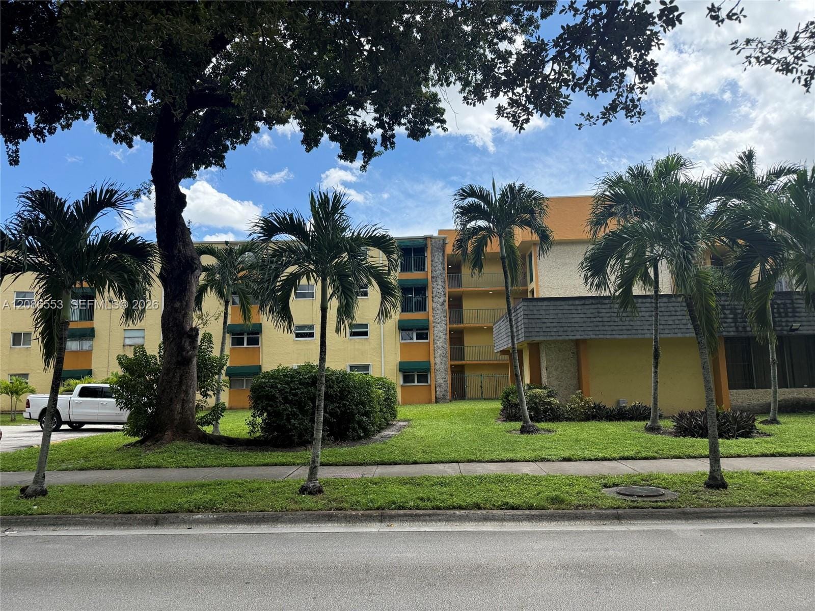 606 W 81st Street 405, Hialeah, FL 33014 photo 3