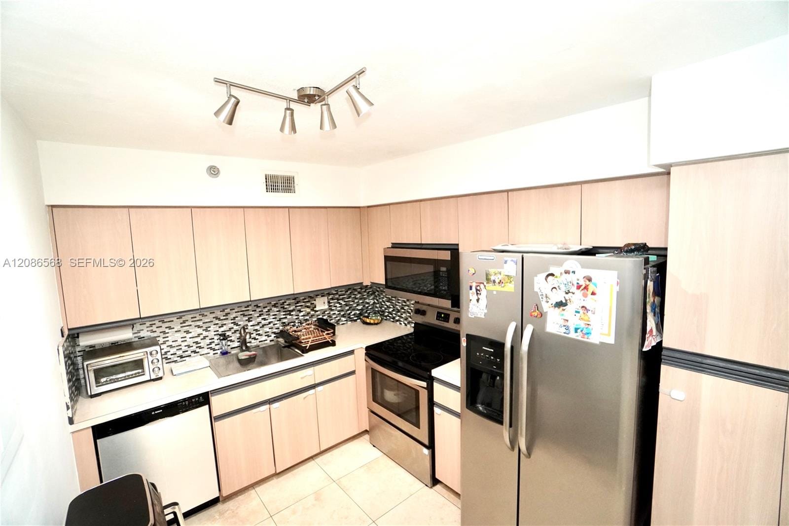 3400 NE 192nd Street 606 — photo 9
