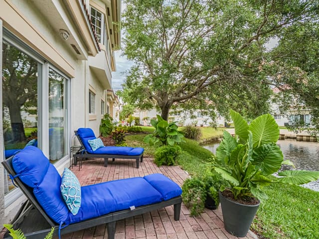 536 7TH Square 103, Vero Beach, FL 32962