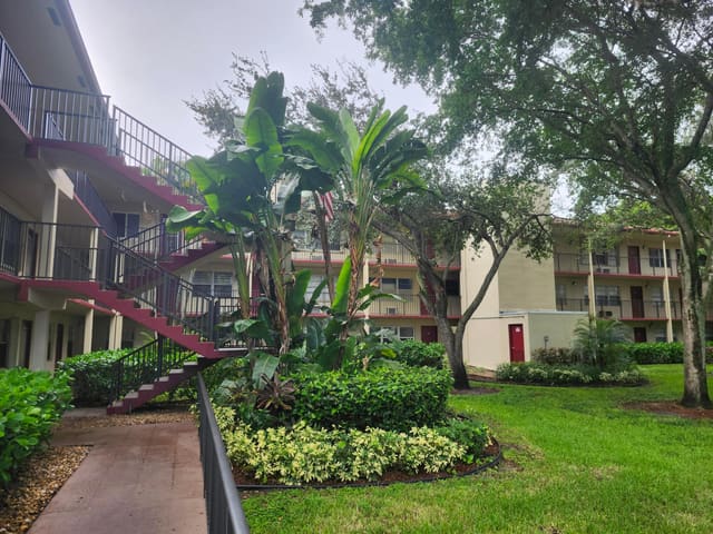 200 SW 132ND Way 105L, Pembroke Pines, FL 33027