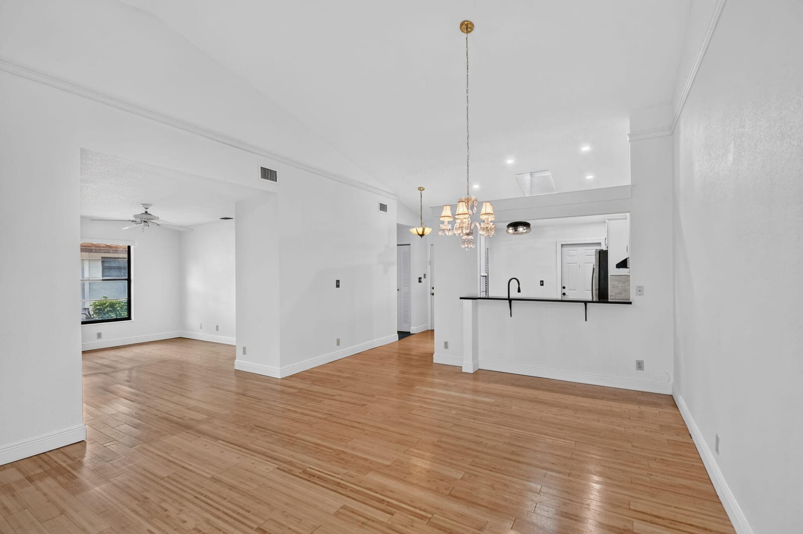 5423 Palm Springs Lane B — photo 10