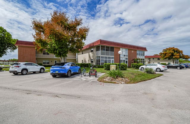27 Pine Arbor Lane 205, Vero Beach, FL 32962