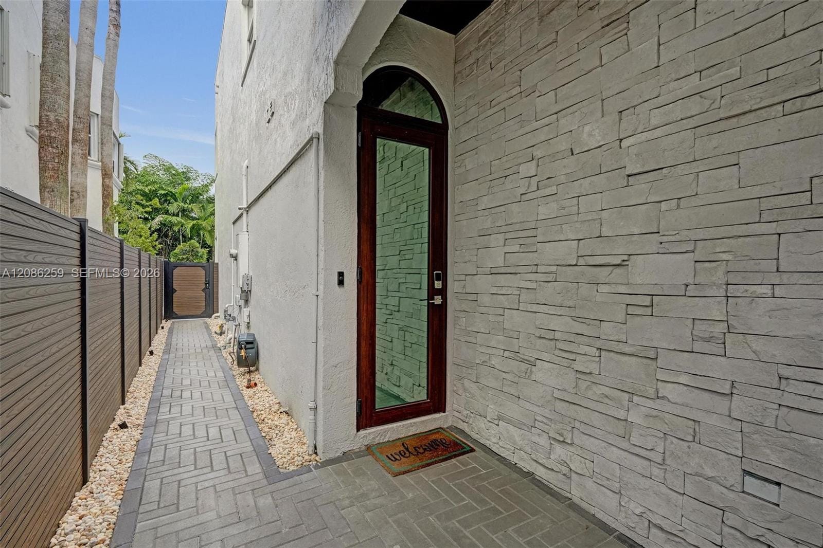453 SW 5th Avenue — photo 4