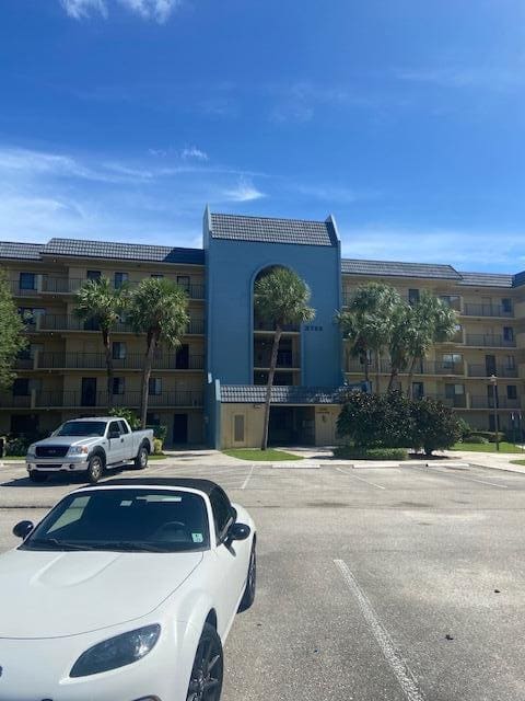 2786 Tennis Club Drive 205, West Palm Beach, FL 33417