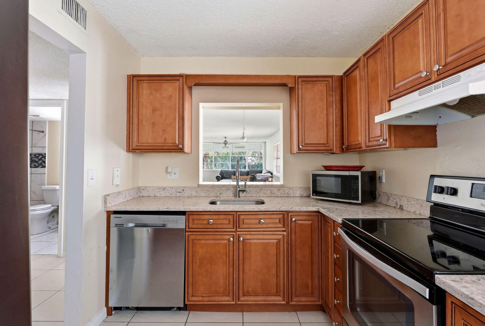 2825 SW 22nd Avenue 201 — photo 2