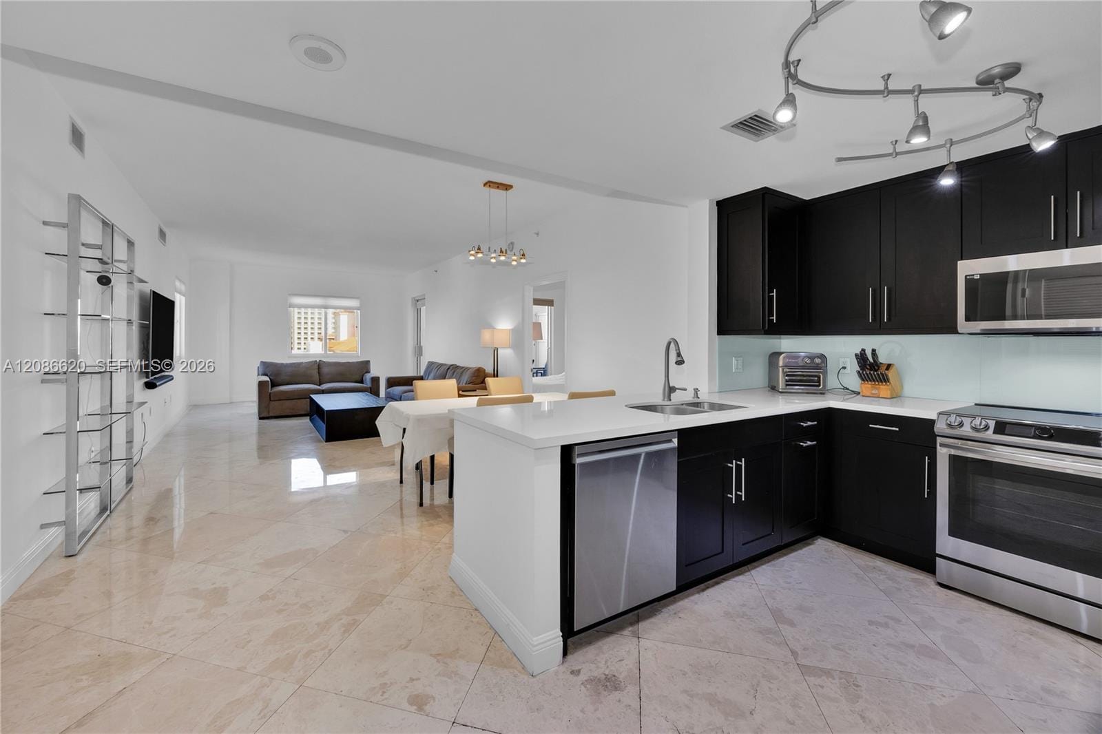 10 Aragon Avenue 810 — photo 2