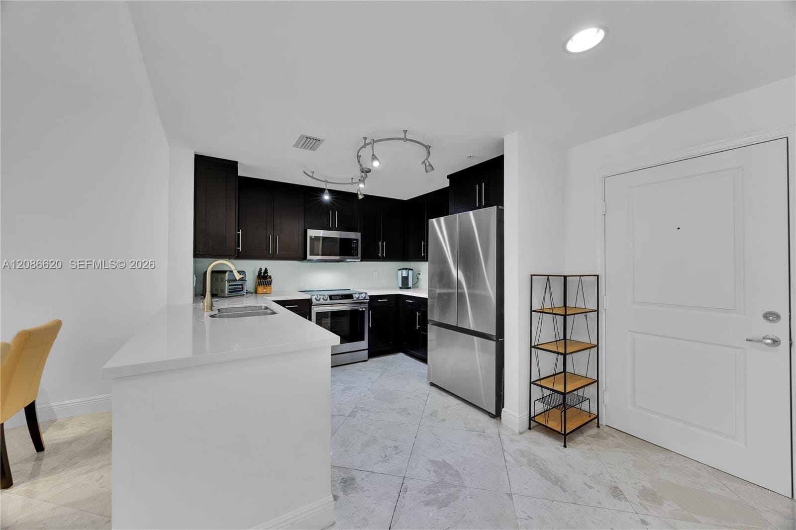 10 Aragon Avenue 810 — photo 11