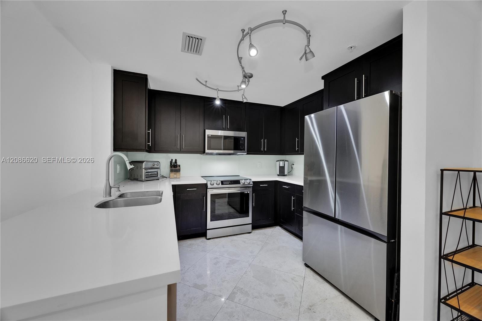 10 Aragon Avenue 810 — photo 12