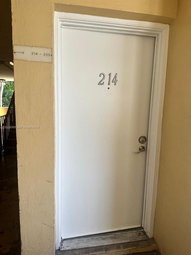 8810 Fontainebleau Boulevard 214, Miami, FL 33172