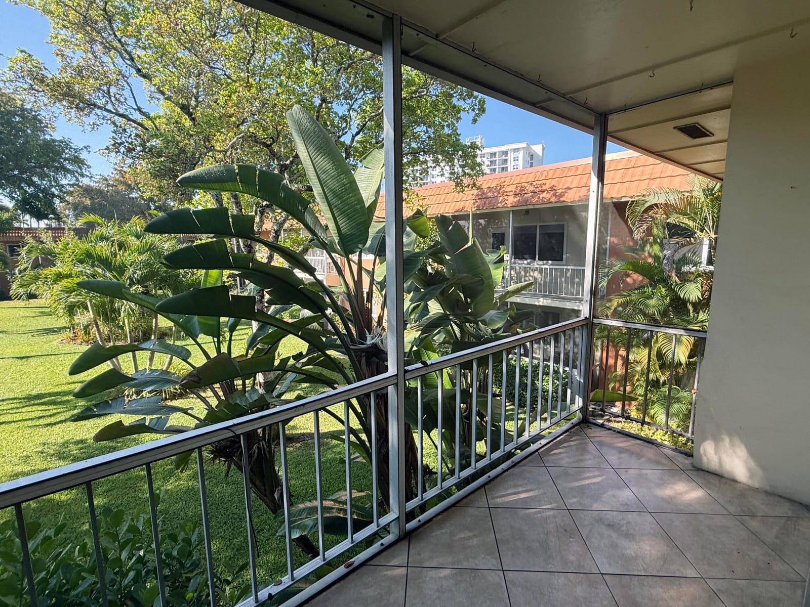 136 NE 19TH Court 220F, Wilton Manors, FL 33305 photo 11
