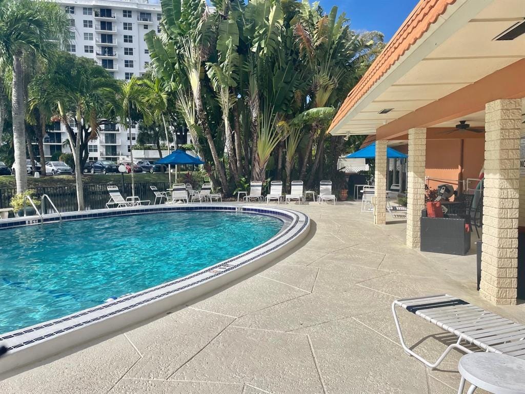 136 NE 19TH Court 220F, Wilton Manors, FL 33305 photo 16