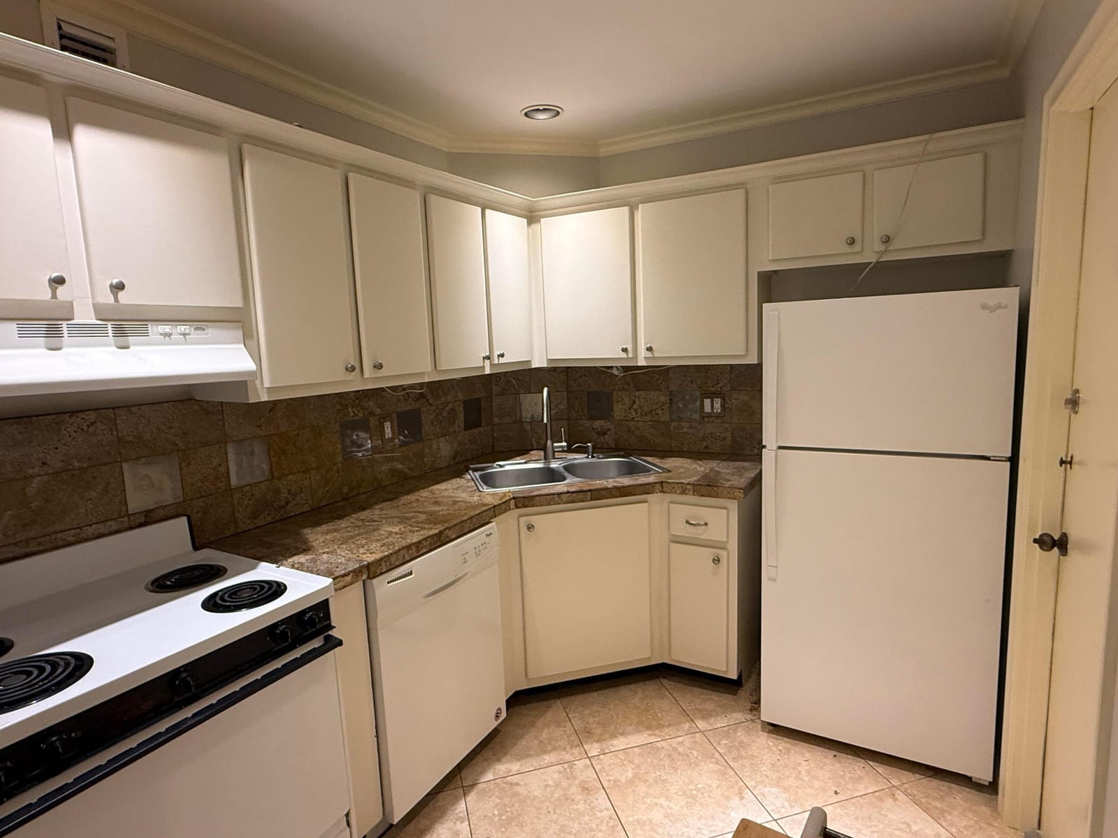 136 NE 19TH Court 220F, Wilton Manors, FL 33305 photo 5