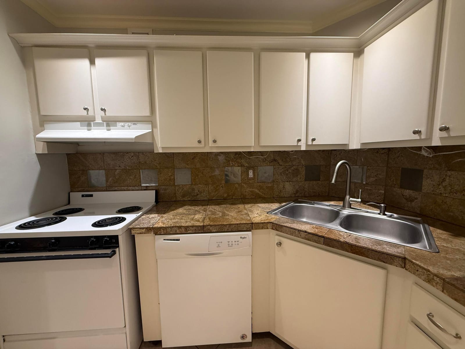 136 NE 19TH Court 220F, Wilton Manors, FL 33305 photo 6