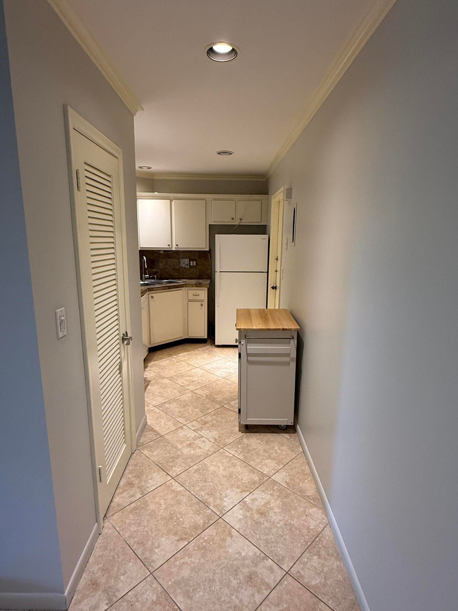 136 NE 19TH Court 220F, Wilton Manors, FL 33305 photo 7