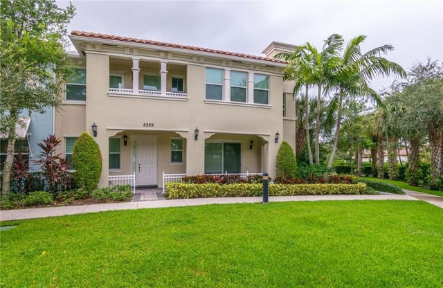 8289 Cascada Isles Drive, Hollywood, FL 33024