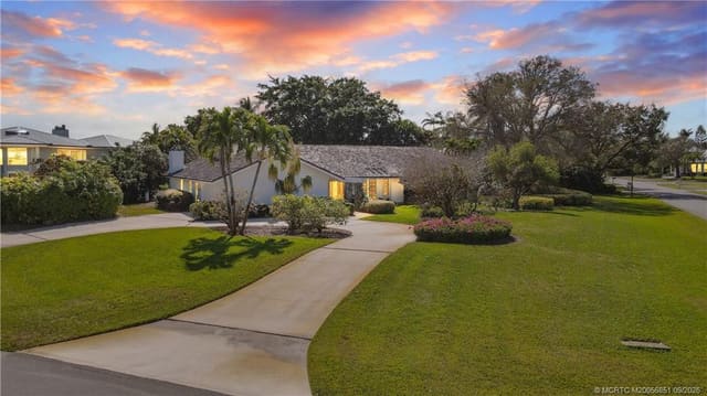 594 SW Thornhill Lane, Palm City, FL 34990