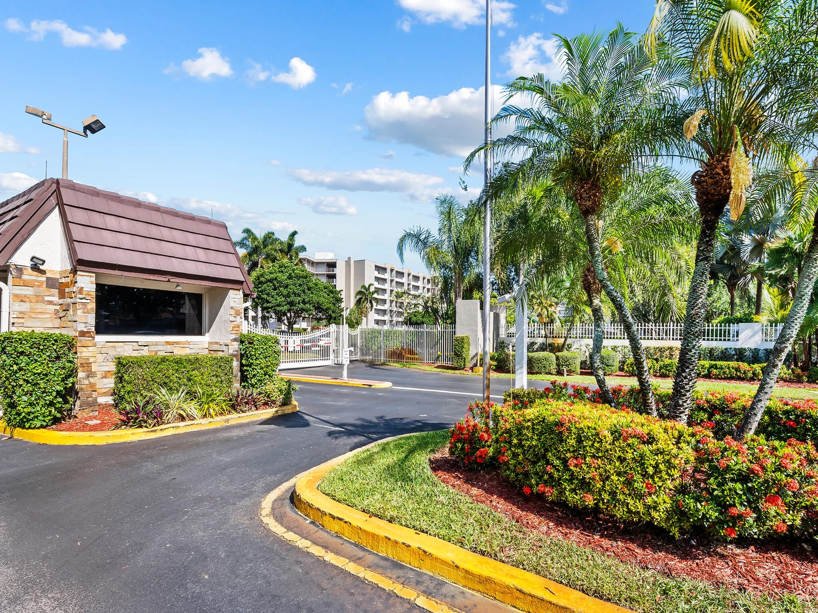 3930 Inverrary Boulevard 608-D, Lauderhill, FL 33319 photo 30