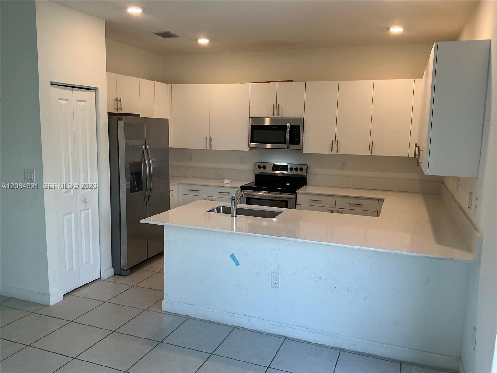 1070 SE 26th Terrace 1070 — photo 2