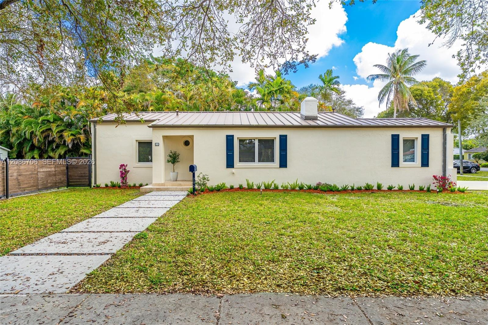 295 De Leon Drive — photo 1