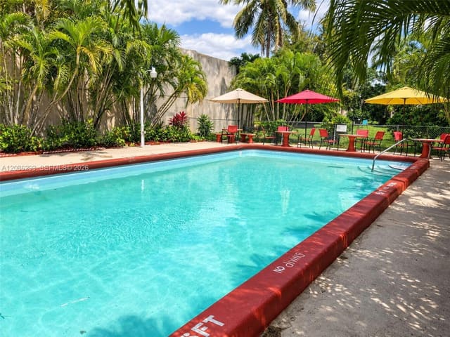 2915 Plunkett Street 11D, Hollywood, FL 33020