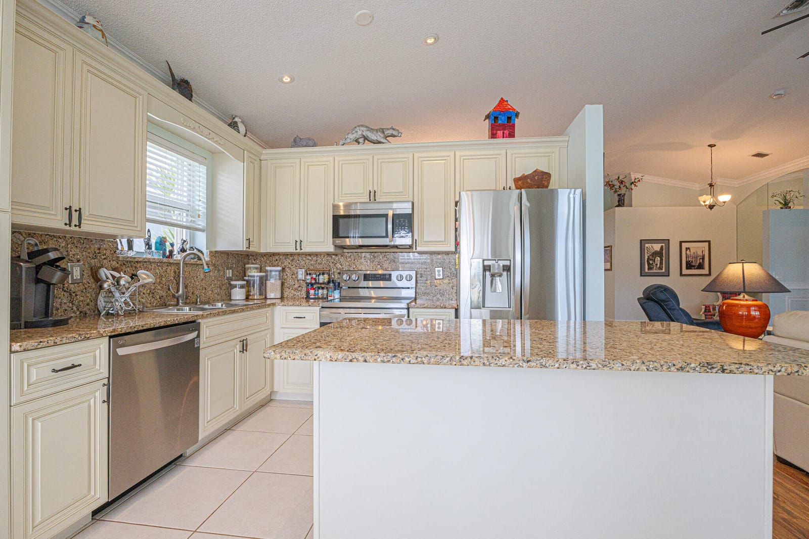 10394 UTOPIA Circle E — photo 8