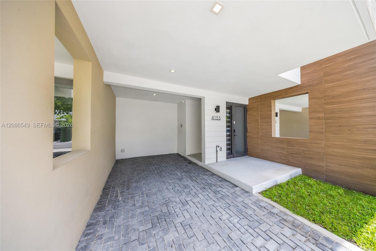 4133 N Oak Place — photo 3