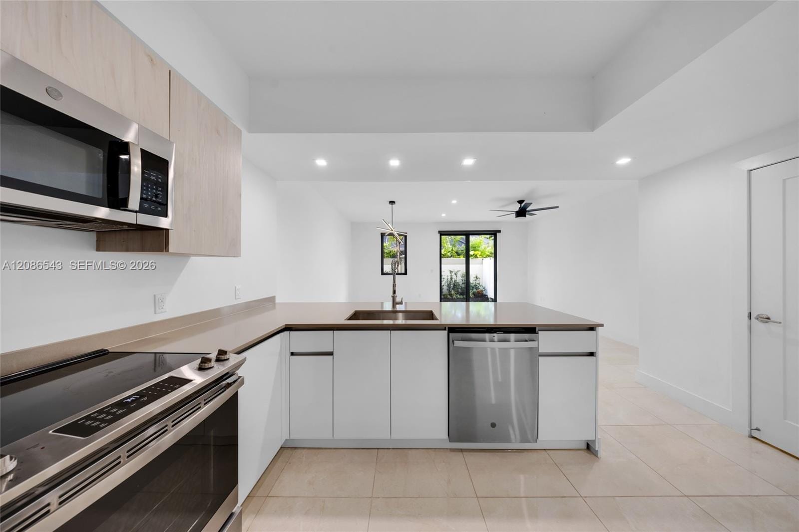 4133 N Oak Place — photo 8