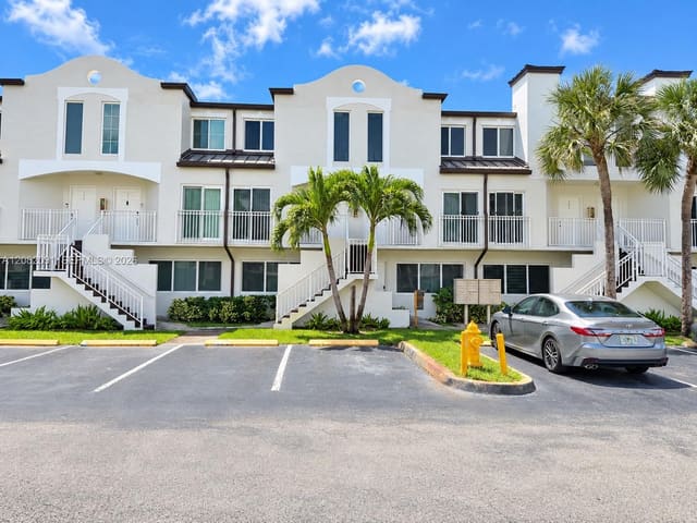8660 NW 5th Terrace 15-103, Miami, FL 33126