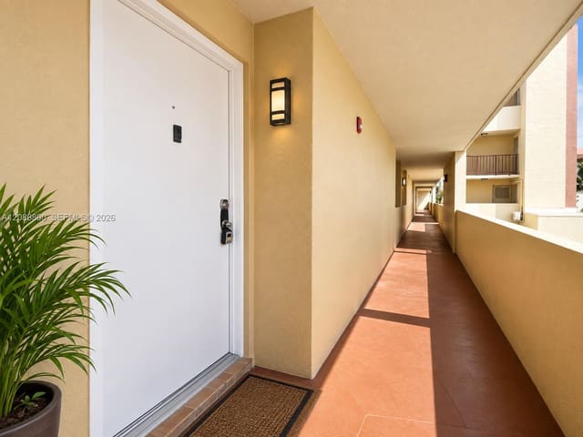 8850 Fontainebleau Boulevard 203, Miami, FL 33172