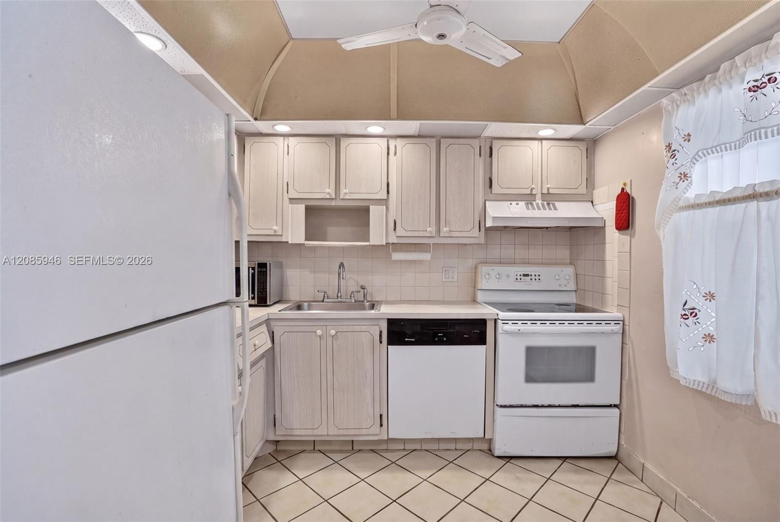 7807 Golf Cir Drive 104 — photo 5