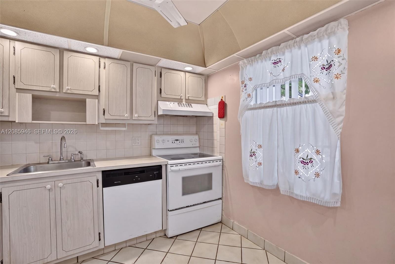 7807 Golf Cir Drive 104 — photo 8