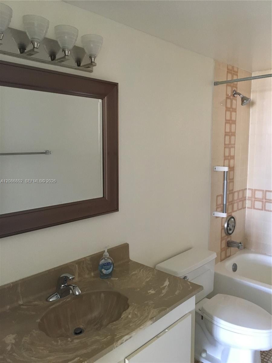 2500 Parkview Drive 2004, Hallandale Beach, FL 33009 photo 15